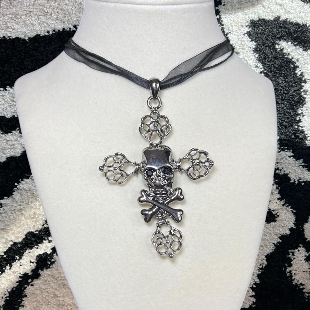 Silver Skull Cross Pendant Necklace - Picture 1 of 2